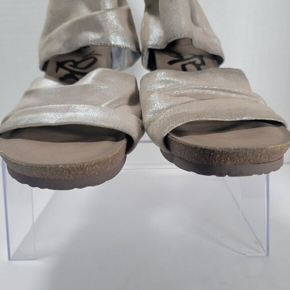 OTBT Women's 9 Patchouli Heeled Sandal Silver Metallic Open Toe Chunky Heel Cute - Picture 3 of 11